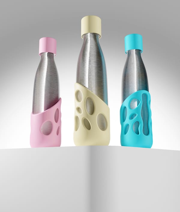 liquisip smart bottle in 3 colors, lagoon blue liquisip space bottle, skin dune beige liquisip smart bottle and pink liquisip space smart bottle