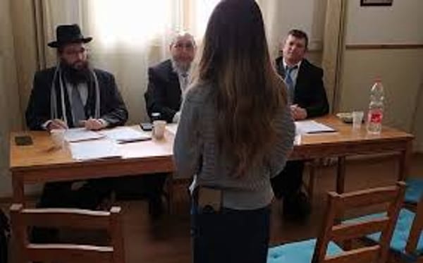 diante do tribunal rabínico para se converter