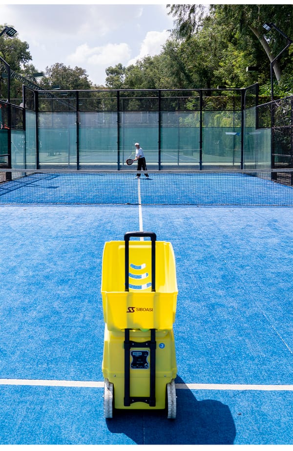 Padel ball shooting machine