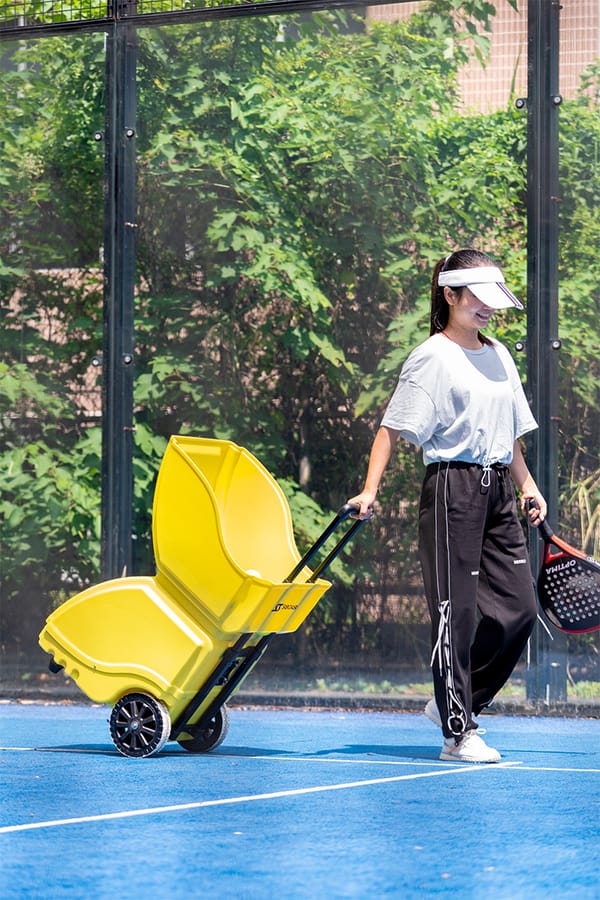 Padel ball shooting machine