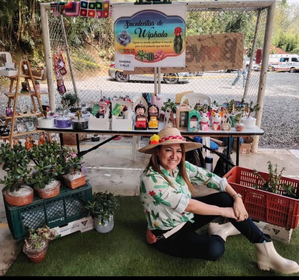 SOY SANDRA CALLE ESTARE PARA ATENDERTE Y DARTE TODO LO MEJOR DE NUESTRAS PLANTAS