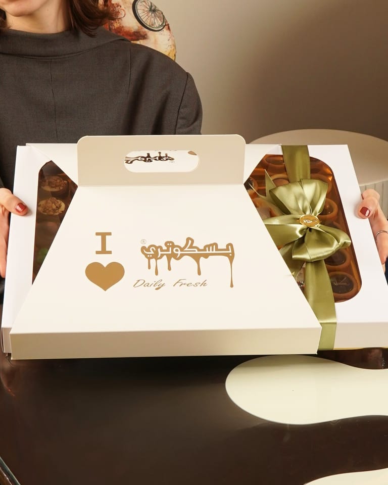 Fancy Box With 40 Pieces