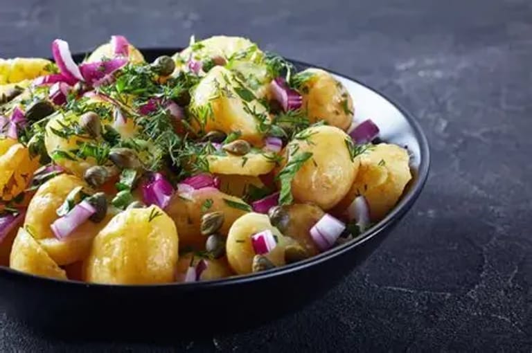 Salade de pommes de terre tièdes aux herbes