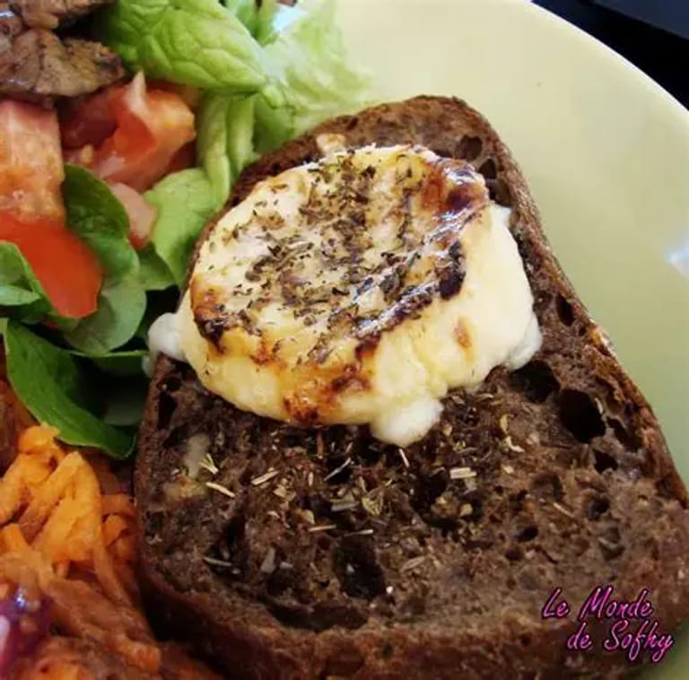 Chèvre chaud au miel sur toast grille