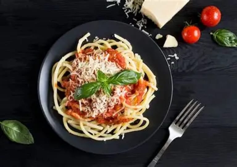 pâtes à la sauce  provençale et parmesan