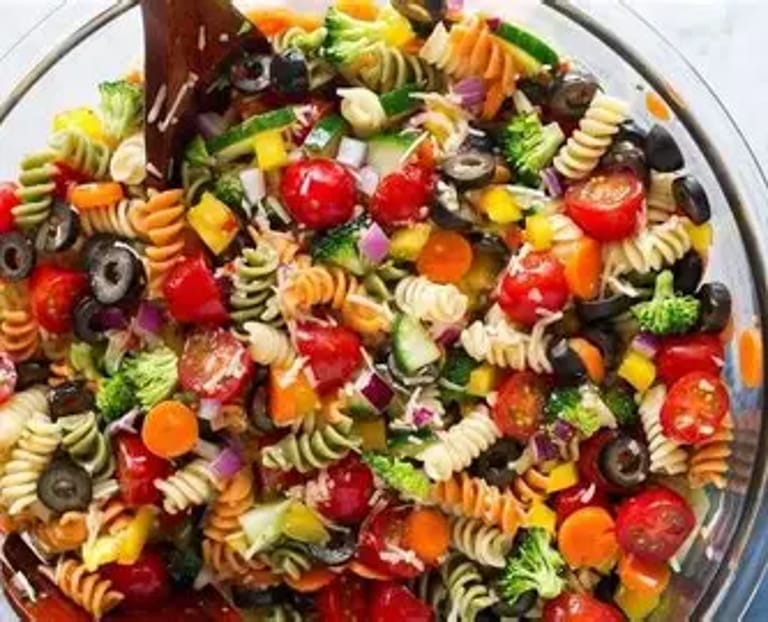 Pâtes froides aux légumes et herbes Spaghettis