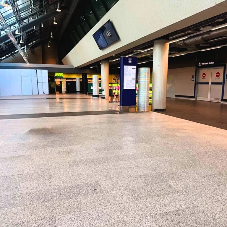 keflavik-airport-iceland-arrivals-area keflavik-airport-iceland-arrivals-area