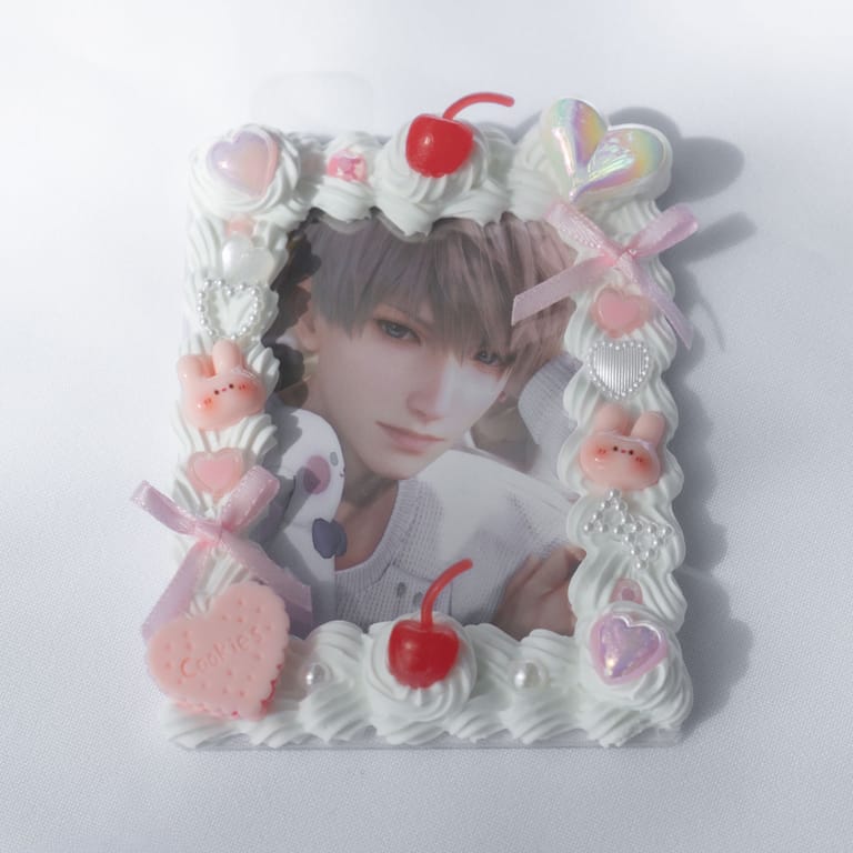 Cream & Cherries Xavier Love and Deepspace Photocard Display Cream & Cherries Xavier Love and Deepspace Photocard Display