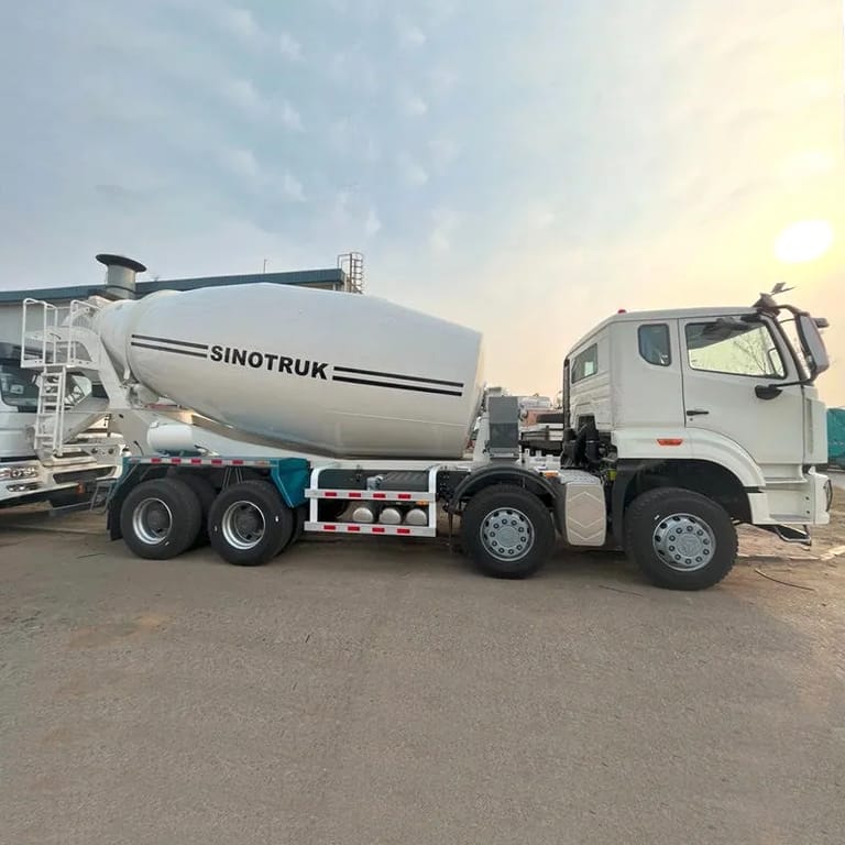 Howo NX 8×4 Concrete Mixer Truck side view Howo NX 8×4 Concrete Mixer Truck side view