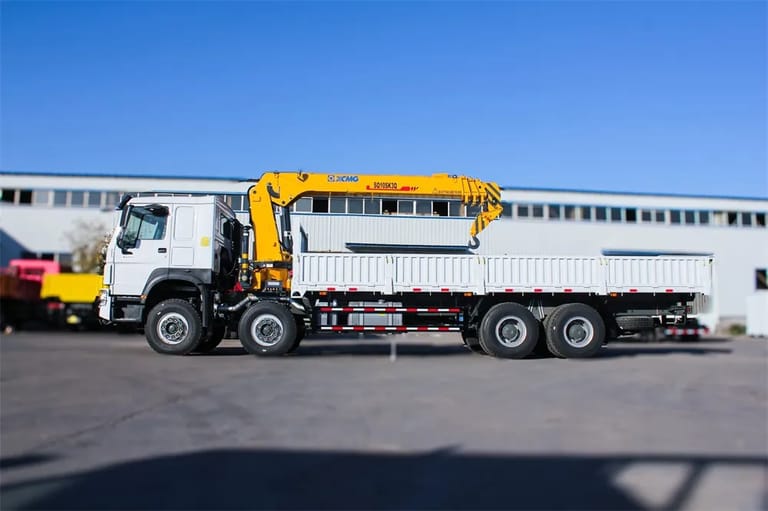 HOWO 380HP 8×4 Heavy-Duty Truck Crane HOWO 380HP 8×4 Heavy-Duty Truck Crane