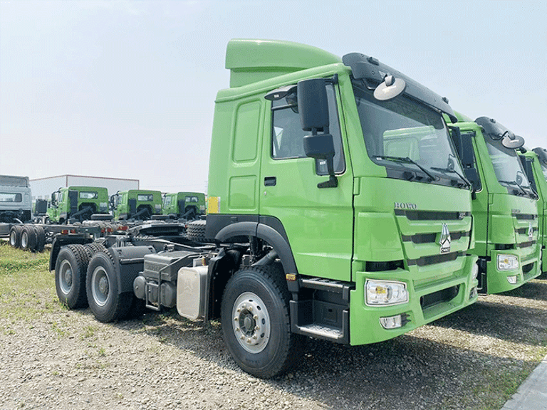 HOWO 430HP 6×4 Tractor Truck front three-quarter view showing high-roof cab, reinforced chassis, and heavy-duty 6×4 drivetrain.