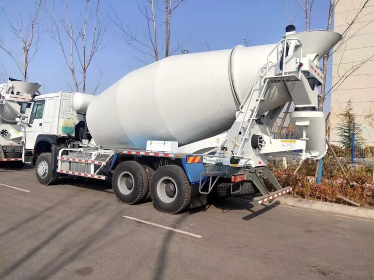 Close-up of HOWO 371 HP 6×4 Concrete Mixer Truck mixing drum, showing high-strength steel surface and rotation mechanism Close-up of HOWO 371 HP 6×4 Concrete Mixer Truck mixing drum, showing high-strength steel surface and rotation mechanism