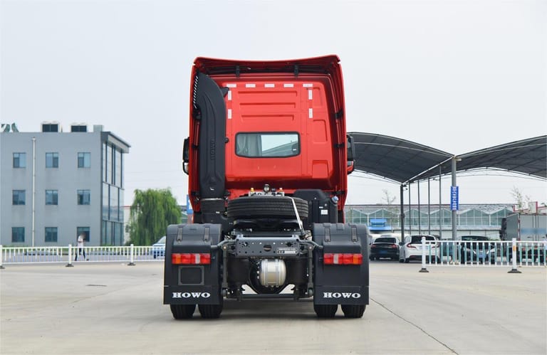HOWO TH7 540HP 4×2 tractor truck rear view HOWO TH7 540HP 4×2 tractor truck rear view