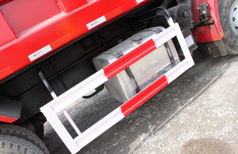 Shacman F2000 6X4 dump truck fuel tank, 400L aluminum, durable and corrosion-resistant for long-distance operations Shacman F2000 6X4 dump truck fuel tank, 400L aluminum, durable and corrosion-resistant for long-distance operations