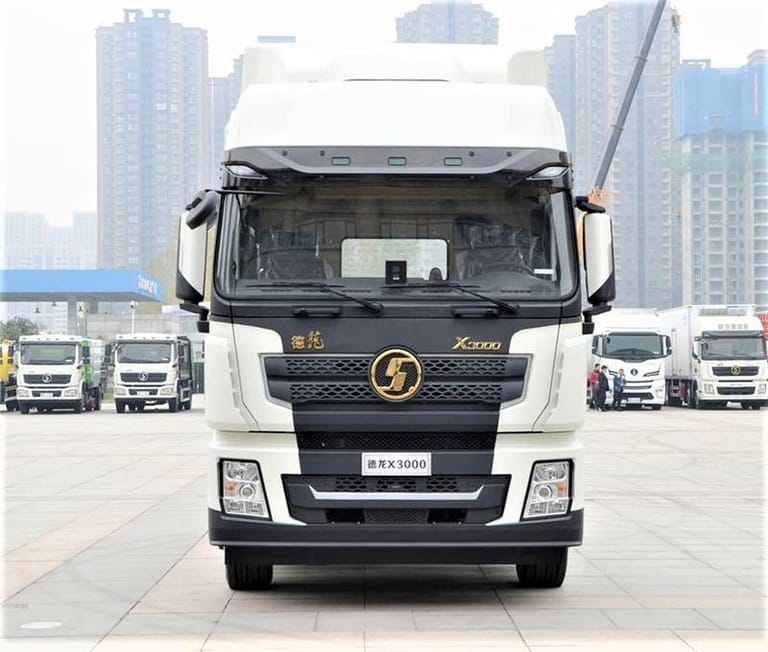 Shacman X3000 440HP 4x2 Tractor Truck front view showing low-roof sleeper cab, reinforced chassis, and heavy-duty tires for long-haul logistics Shacman X3000 440HP 4x2 Tractor Truck front view showing low-roof sleeper cab, reinforced chassis, and heavy-duty tires for long-haul logistics