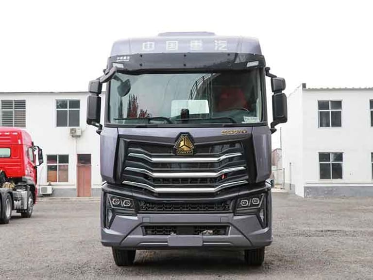 HOWO MAX 510HP 6×4 Tractor Truck front view showing high-roof cab and robust chassis HOWO MAX 510HP 6×4 Tractor Truck front view showing high-roof cab and robust chassis