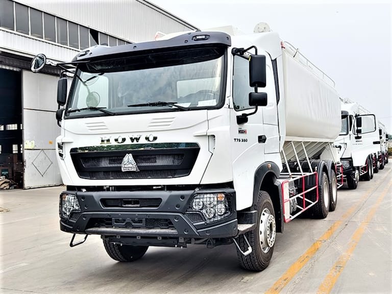 HOWO 6×4 Bulk Feed Cargo Truck HOWO 6×4 Bulk Feed Cargo Truck
