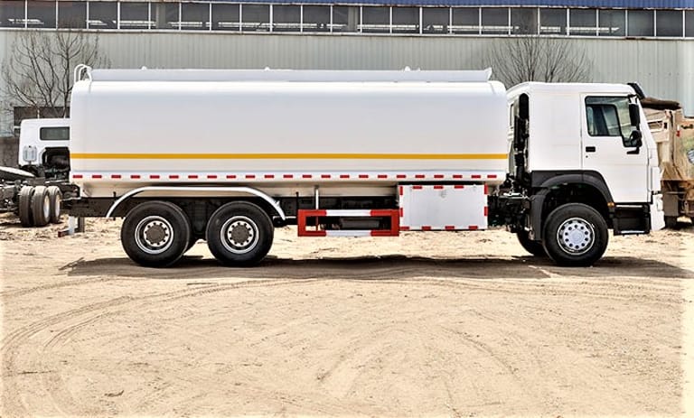 Side view of Howo 6×4 375 HP Fuel Tanker Truck highlighting 6×4 chassis and tank length. Side view of Howo 6×4 375 HP Fuel Tanker Truck highlighting 6×4 chassis and tank length.