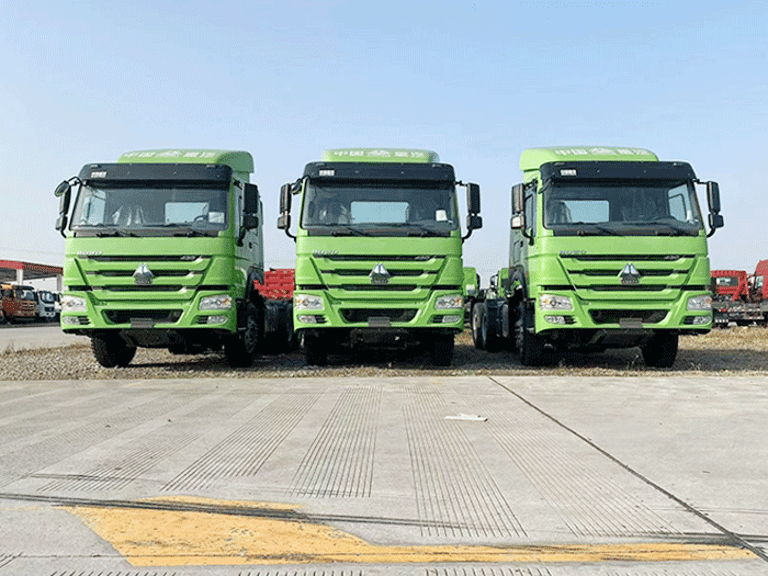 HOWO 430HP 6×4 Tractor Truck front view with high-roof cab and heavy-duty frame.