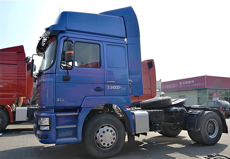 Shacman F3000 6x4 Tractor Truck side view highlighting 6x4 driveline, chassis, fuel tank, and heavy-duty tires for industrial and logistics use Shacman F3000 6x4 Tractor Truck side view highlighting 6x4 driveline, chassis, fuel tank, and heavy-duty tires for industrial and logistics use