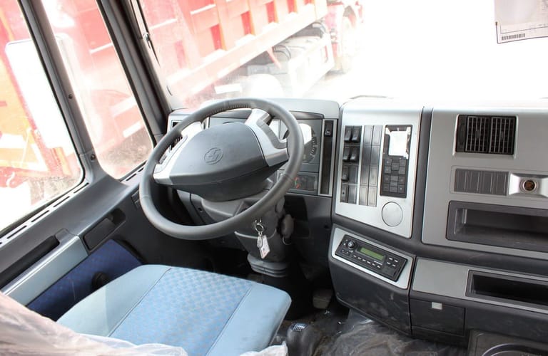 Shacman F2000 6X4 dump truck cabin with air suspension seat, ergonomic controls, and air conditioning for driver comfort Shacman F2000 6X4 dump truck cabin with air suspension seat, ergonomic controls, and air conditioning for driver comfort
