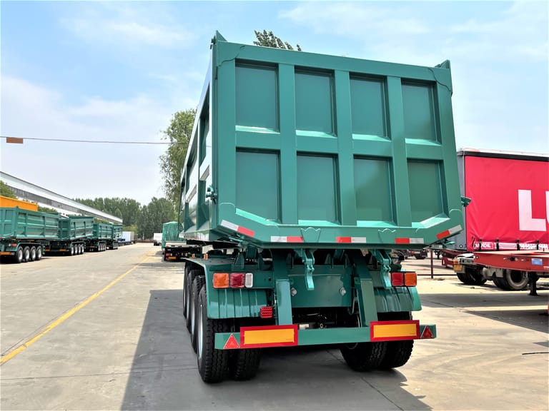 Rear view of 4 Axle Cargo Tipper Semi Trailer – highlighting U-shaped tipper body, tailgate, and hydraulic lift system for efficient unloading of bulk materials. Rear view of 4 Axle Cargo Tipper Semi Trailer – highlighting U-shaped tipper body, tailgate, and hydraulic lift system for efficient unloading of bulk materials.