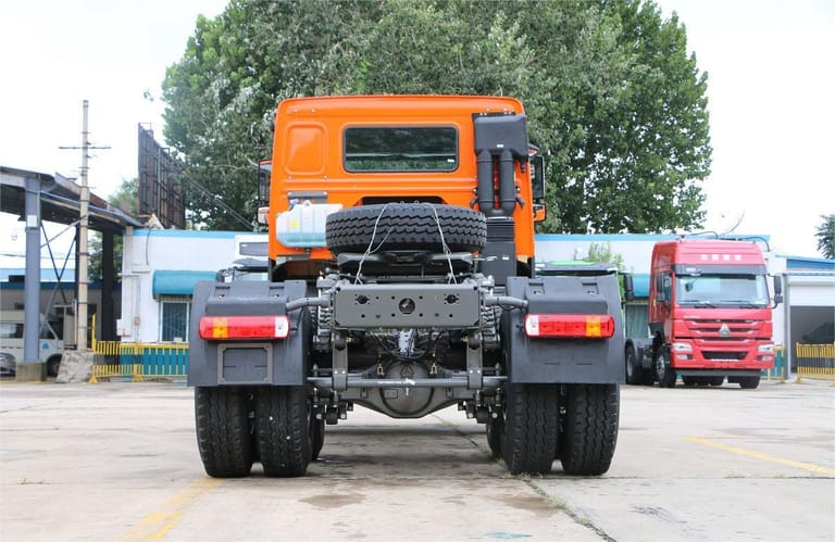 HOWO 380HP 6×4 Tractor Truck Head rear view