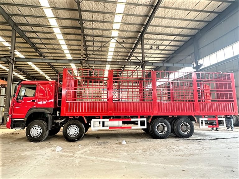 HOWO 8×4 Heavy-Duty Cargo Truck HOWO 8×4 Heavy-Duty Cargo Truck