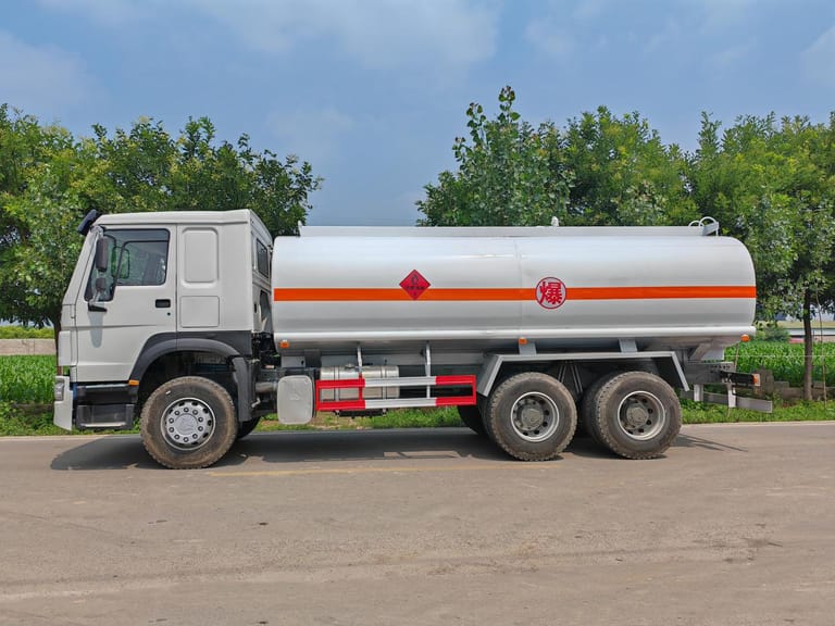 HOWO 371HP 6×4 Fuel Tank Truck, left-side profile showing full tank body HOWO 371HP 6×4 Fuel Tank Truck, left-side profile showing full tank body