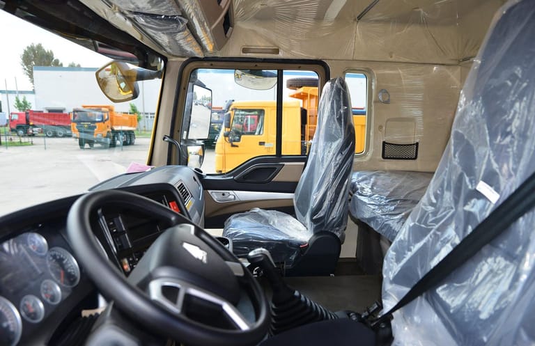 HOWO TX series driver cabin exterior with flat-roof design, large windshield, and ergonomic control layout HOWO TX series driver cabin exterior with flat-roof design, large windshield, and ergonomic control layout