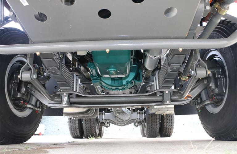 HOWO 380HP 6×4 Tractor Truck reinforced chassis and drivetrain components