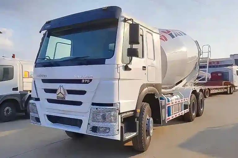 Front three-quarter view of Howo 375 HP 6×4 Concrete Mixer Truck showing cabin and mixing drum Front three-quarter view of Howo 375 HP 6×4 Concrete Mixer Truck showing cabin and mixing drum