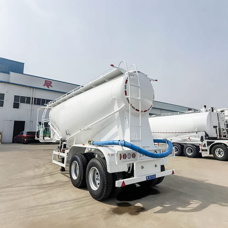 3/4 view of 2 Axle 25m³ Bulk Cement Tanker Trailer – heavy-duty bulk cement transport trailer designed for efficient and safe cement delivery. 3/4 view of 2 Axle 25m³ Bulk Cement Tanker Trailer – heavy-duty bulk cement transport trailer designed for efficient and safe cement delivery.
