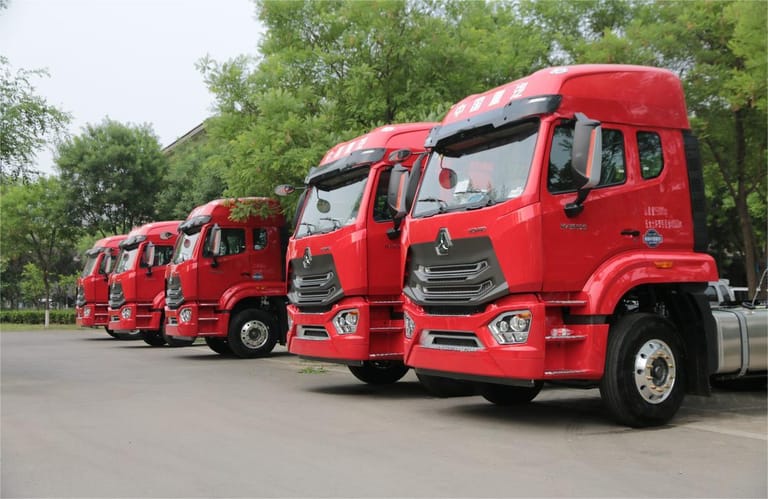 Hohan N7W 400HP 6×4 Tractor Truck front view high-roof cab and bumper