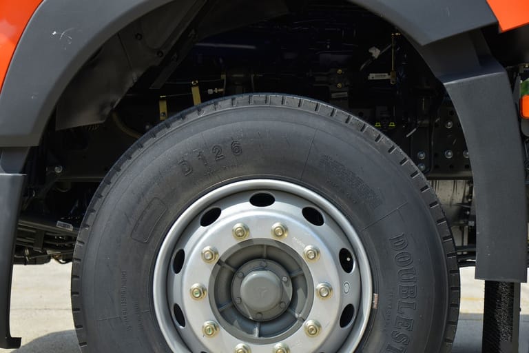 ChatGPT 说: HOWO TX 400HP 4X2 Tractor Truck tyre ChatGPT 说: HOWO TX 400HP 4X2 Tractor Truck tyre