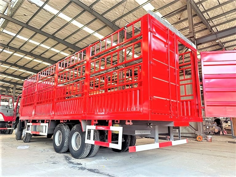 HOWO 8×4 Heavy-Duty Cargo Truck HOWO 8×4 Heavy-Duty Cargo Truck