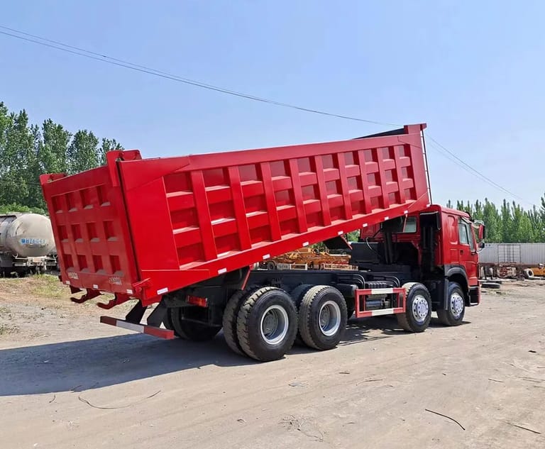 HOWO 420HP 8X4 dump truck rear 3/4 view, hydraulic tipping system and durable suspension for heavy-duty transport HOWO 420HP 8X4 dump truck rear 3/4 view, hydraulic tipping system and durable suspension for heavy-duty transport
