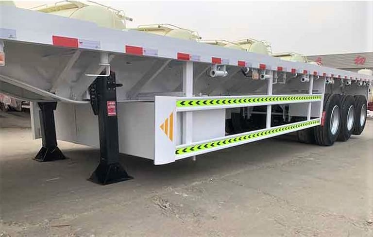 Close-up of landing gear on 60 Ton Flatbed Truck Trailer – showing heavy-duty support legs and reinforced structure for stable loading and unloading operations. Close-up of landing gear on 60 Ton Flatbed Truck Trailer – showing heavy-duty support legs and reinforced structure for stable loading and unloading operations.