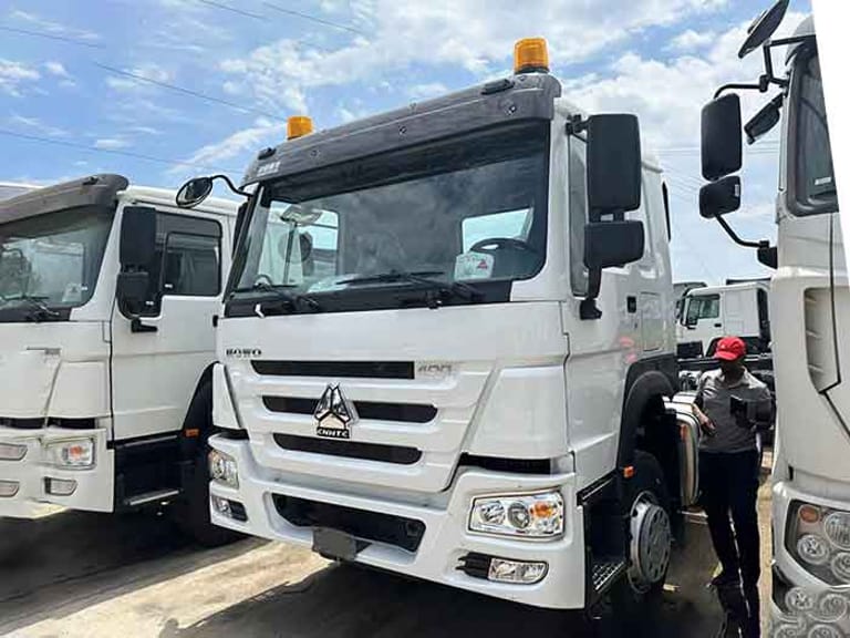 HOWO 400HP 6×4 Tractor Truck front three quarter view high roof cab and bumper