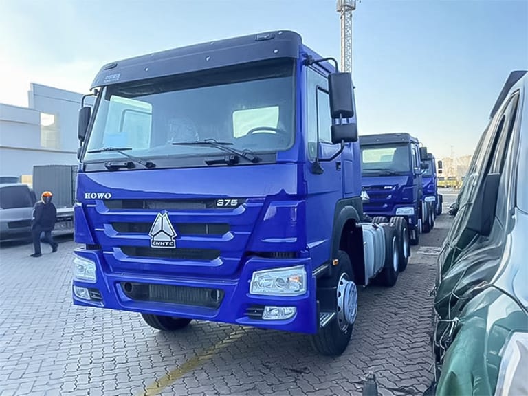 ront 3/4 view of HOWO 375HP 6x4 Tractor Truck with high-roof cabin, ergonomic design, and robust diesel engine for long-haul transport ront 3/4 view of HOWO 375HP 6x4 Tractor Truck with high-roof cabin, ergonomic design, and robust diesel engine for long-haul transport