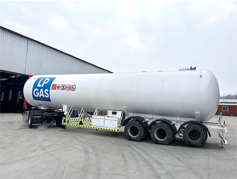 Side view of LPG Tanker Semi Trailer — highlighting long cylindrical tank, multi-axle chassis, and reinforced structure for stable long-distance LPG transport. Side view of LPG Tanker Semi Trailer — highlighting long cylindrical tank, multi-axle chassis, and reinforced structure for stable long-distance LPG transport.