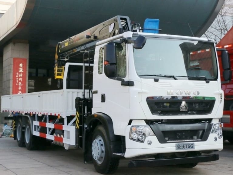 HOWO T5G 280HP 6×4 Off-Road Crane Truck with hydraulic crane HOWO T5G 280HP 6×4 Off-Road Crane Truck with hydraulic crane