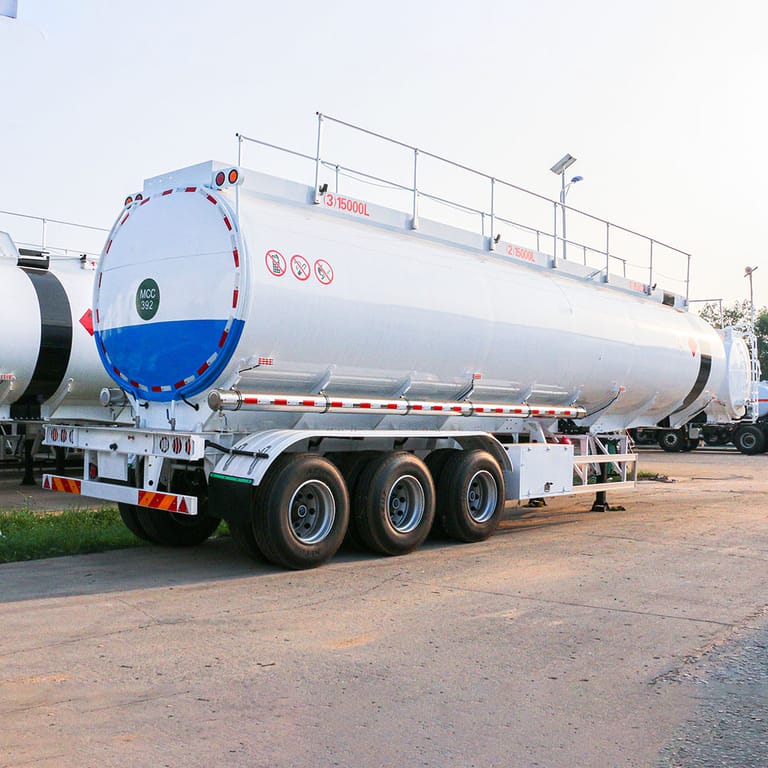 3/4 view of Carbon Steel Oil Tanker Semi Trailer – heavy-duty fuel transport trailer made of high-strength carbon steel for safe and efficient oil delivery. 3/4 view of Carbon Steel Oil Tanker Semi Trailer – heavy-duty fuel transport trailer made of high-strength carbon steel for safe and efficient oil delivery.