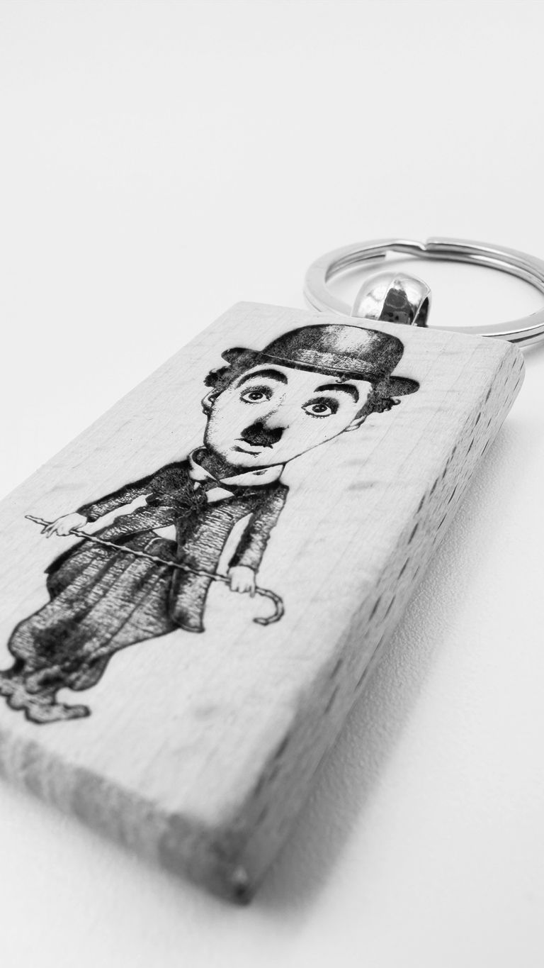 Portachiavi personalizzato in legno naturale inciso a laser con dettagli precisi e anello in metallo resistente Portachiavi personalizzato in legno naturale inciso a laser con dettagli precisi e anello in metallo resistente