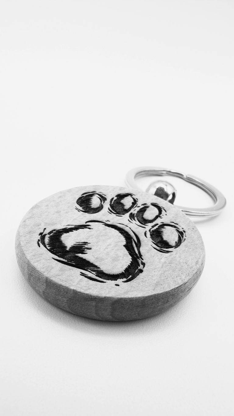 Portachiavi personalizzato in legno naturale inciso a laser con dettagli precisi e anello in metallo resistente Portachiavi personalizzato in legno naturale inciso a laser con dettagli precisi e anello in metallo resistente