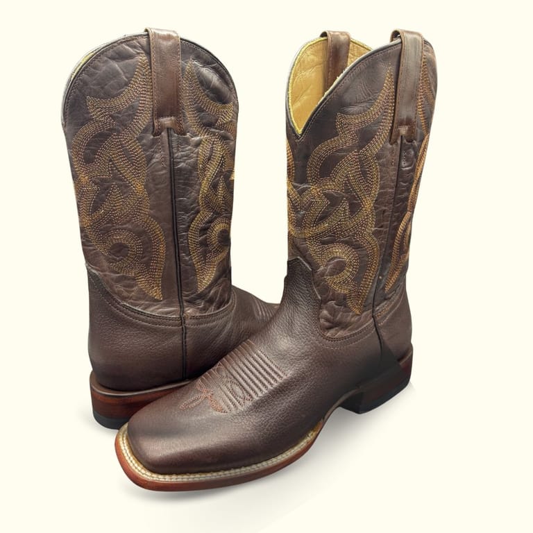 botas vaqueras Dargo completamente de piel color cafe chocolate, corte, forro y plantilla de piel de res con contrucción welt cosida bordado vaquero para hombre que saben que el comercio local lo vale desde leon guanajuato