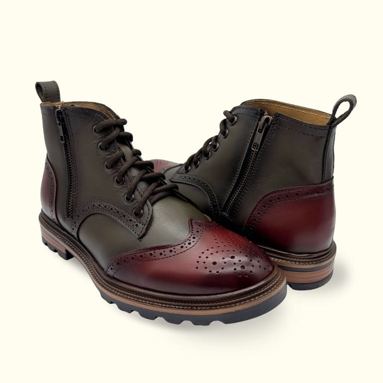 Botin bostoniano urbano de piel de res con agujeta frontal y cierre lateral son bicolor punta y talon rojo cuerpo verde militar, sombreados de forma artesanal, con suela antiderrapante hecho en leon guanajuato mexico directo desde fabrica