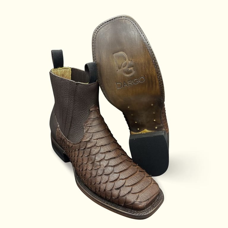 Botin piton cafe con suela de cuero, con forro y plantilla de piel de res, Botas completamente de forma artesanal hecho en México directo de fabrica
