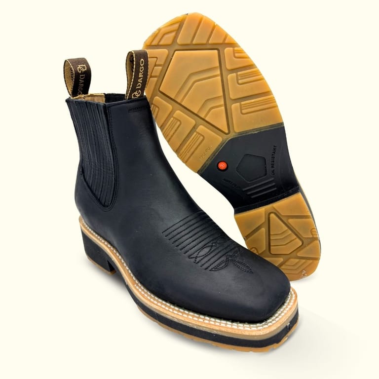 botines vaqueros Dargo completamente de piel color negro acabado crazy graso con ca, corte, forro y plantilla de piel de res suela doble densidad para uso rudo o trabajo, durable con contrucción welt cosida bordado vaquero para hombre que saben que el comercio de botas local lo vale desde leon guanajuato
