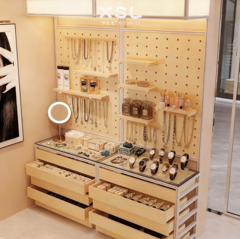 Versatile Retail/Beauty Organizer with Light Box